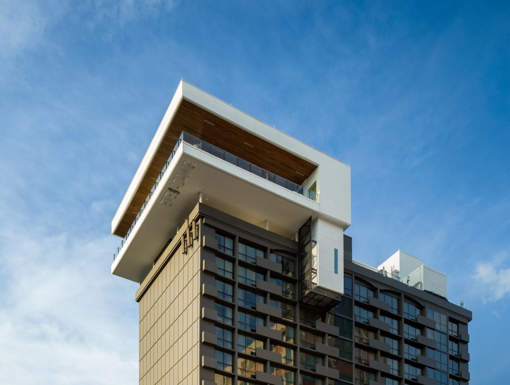 Exterior of Eve on Adams